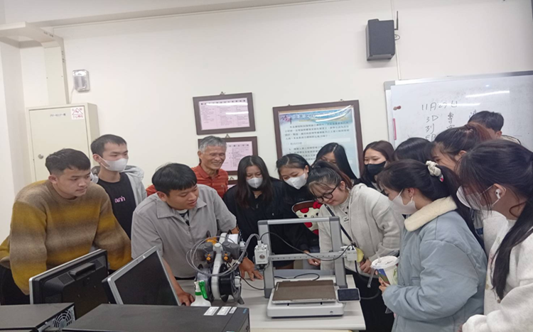 1141127國際學生企業實務講座